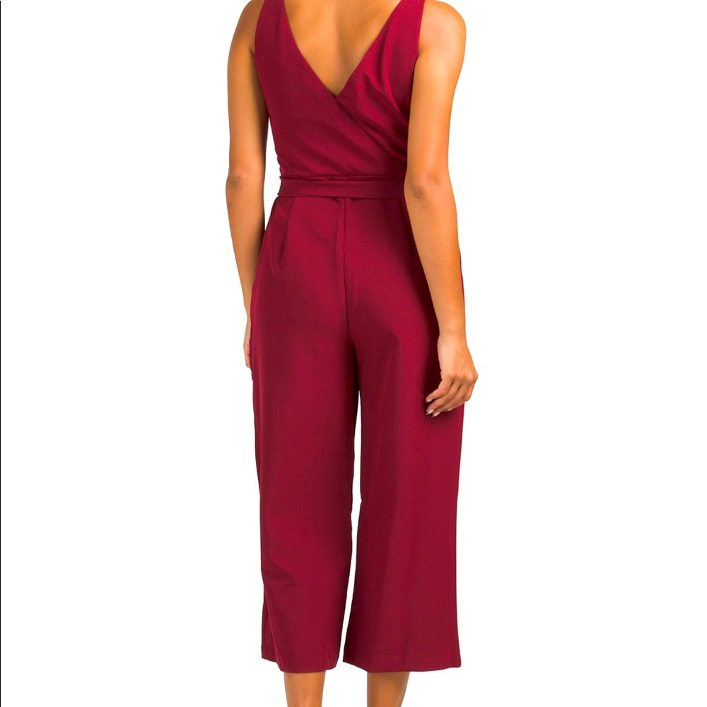 🌹🌹 V-Neck Crop Jump Suite Absolutely Gorgeous Size Large.  New Never Worn Size - Picture 3 of 3
